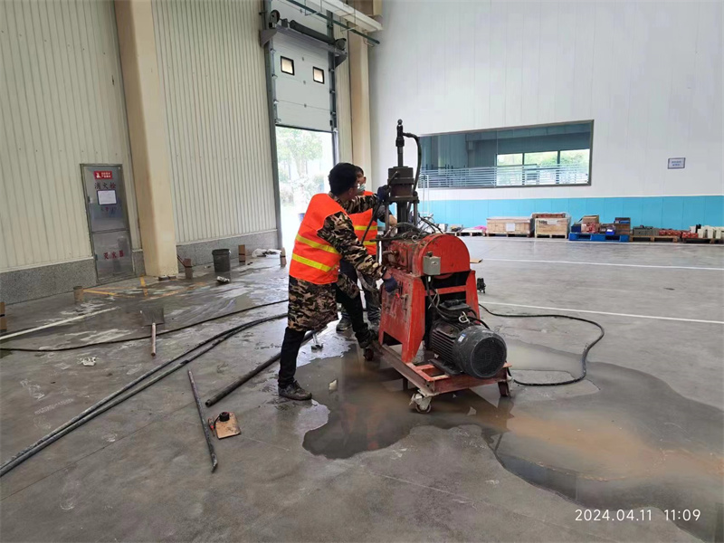 牙克石厂房地面下沉塌陷注浆加固施工